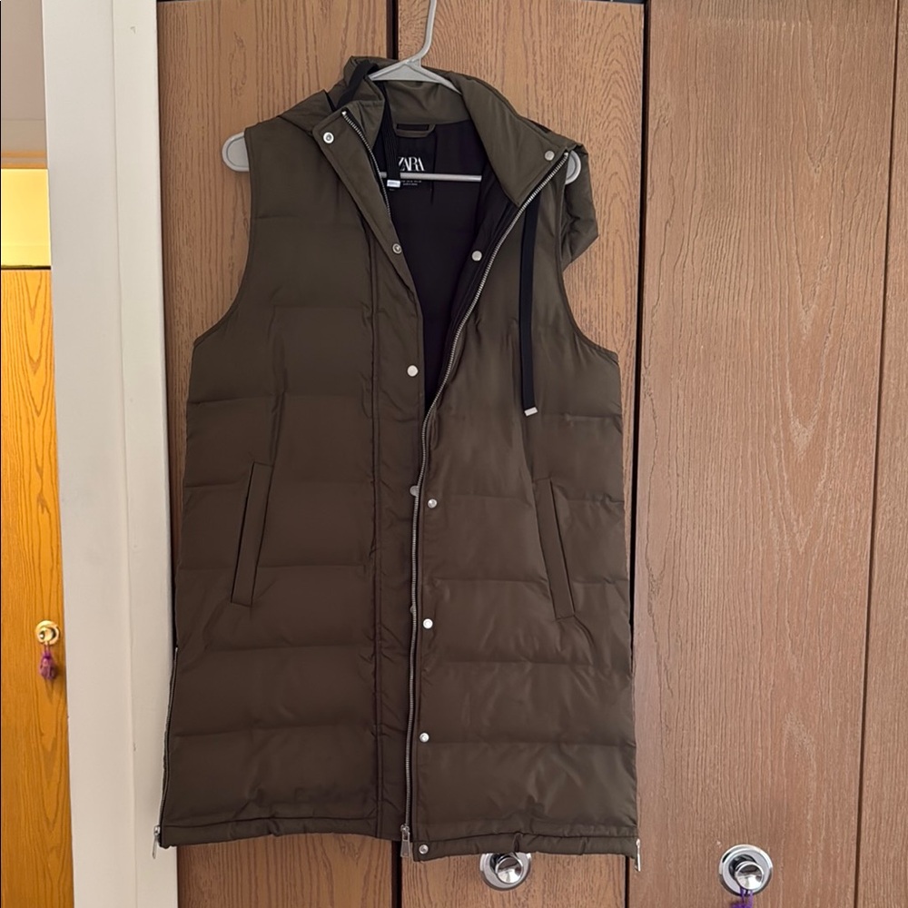 Zara Army Green Quilted Vest with Stand-Up Neck